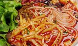 钦州董阿姨螺蛳粉爆料视频,揭秘地道螺蛳粉制作秘诀