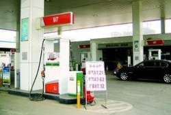 西安加油站爆料事件最新,揭秘油品质量与价格疑云