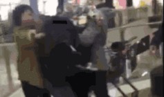 新闻爆料孩子打人视频,孩子打人视频引发社会关注