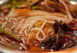 钦州董阿姨螺蛳粉爆料视频,揭秘地道螺蛳粉制作秘诀