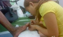 网友爆料擦鞋膏视频播放,视频播放引发热议！